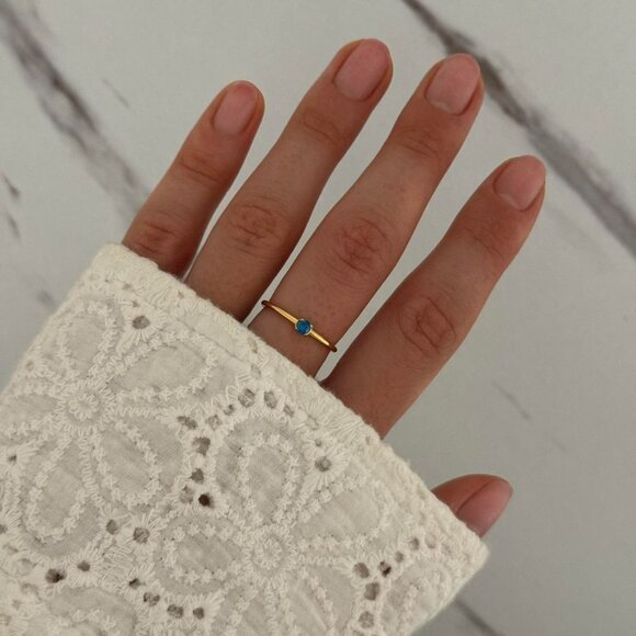 SKU:0076 gold ring with blue zircon stone vintage vibe materials stainless steel - Picture 4 of 6